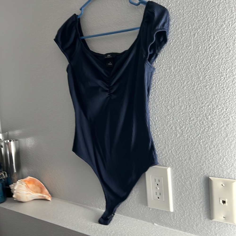 Cute, navy blue top